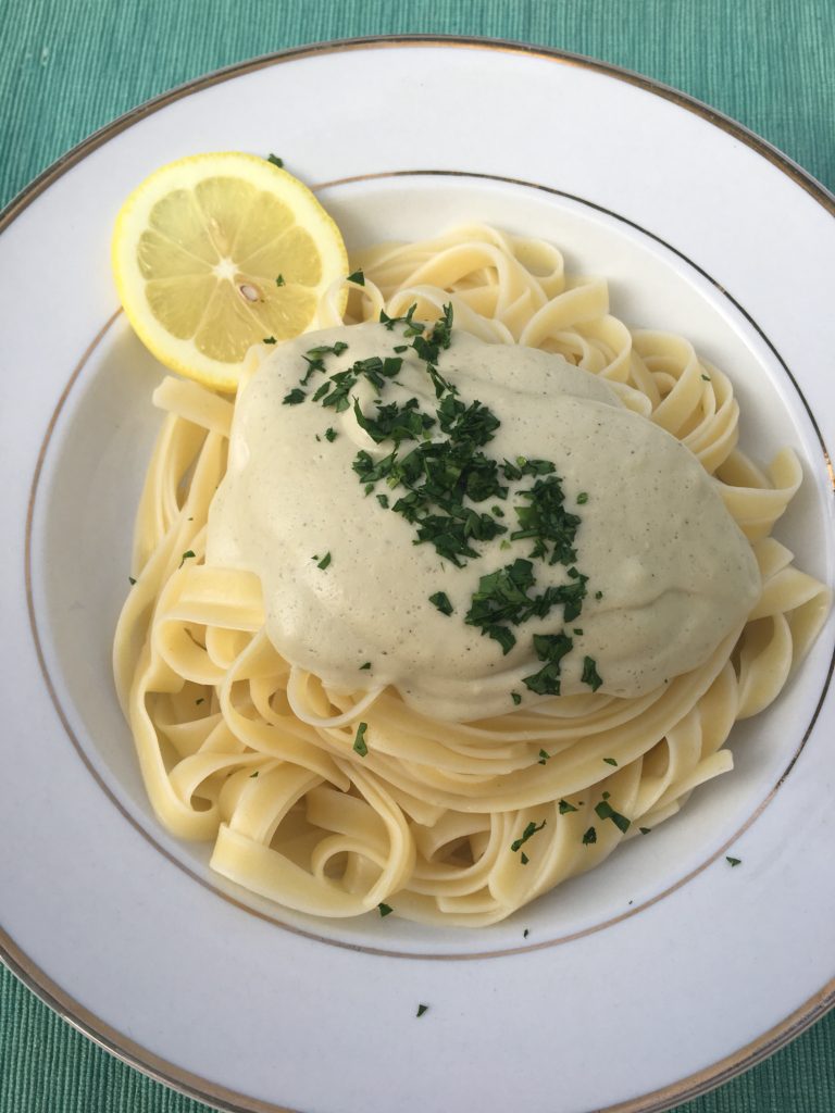 Oil-free Vegan Fettuccini Alfredo - EasyVeganMealPrep.com