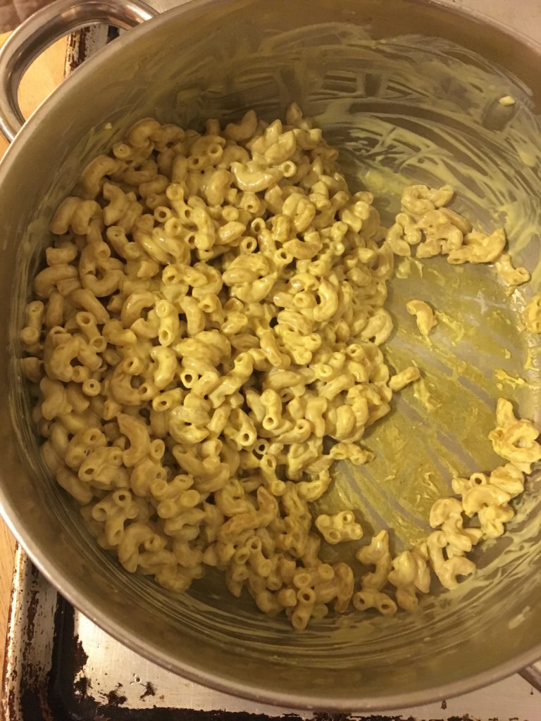 How to make oil free vegan macaroni and cheese - EasyVeganMealPrep.com