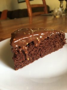 Easy vegan chocolate cake recipe (oil-free, whole grain) - easyveganmealprep.com